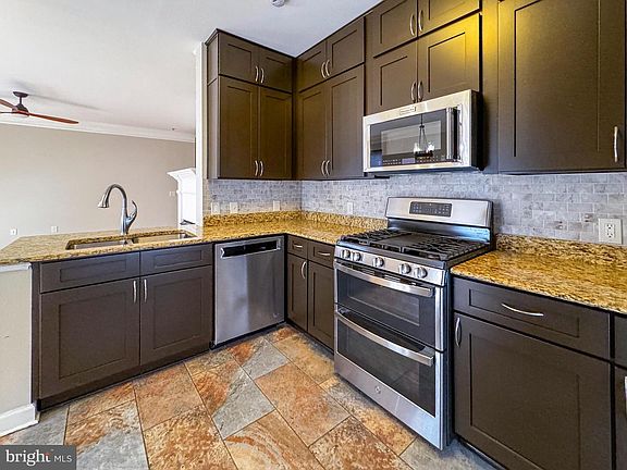 4th image of 501 Hungerford Dr APT 270