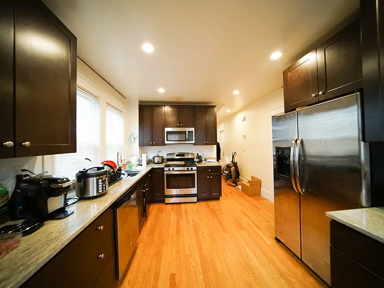 20 Sawyer Ter #1 — Photo 1