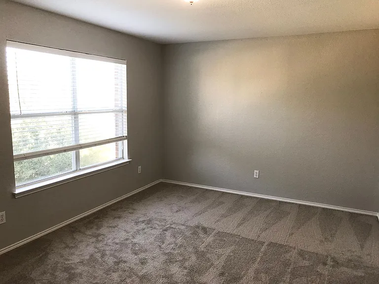 4956 Thorn Hollow Dr — Photo 9