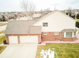 21307 Summerfield Dr, Macomb, MI 48044