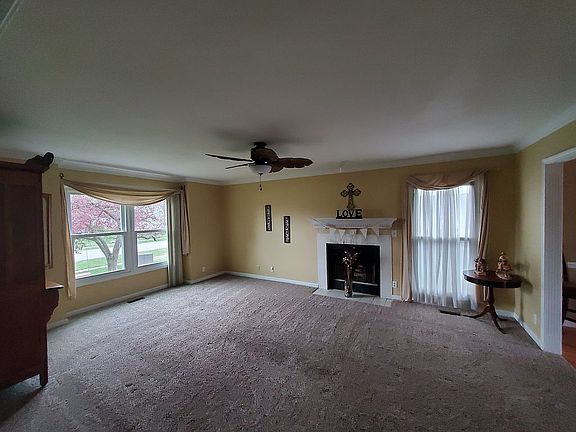 4th image of 380 Circle Valley Dr
