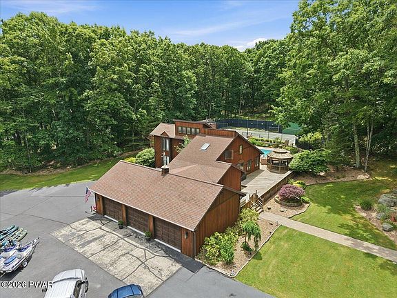 4th image of 1075 Acacia Dr