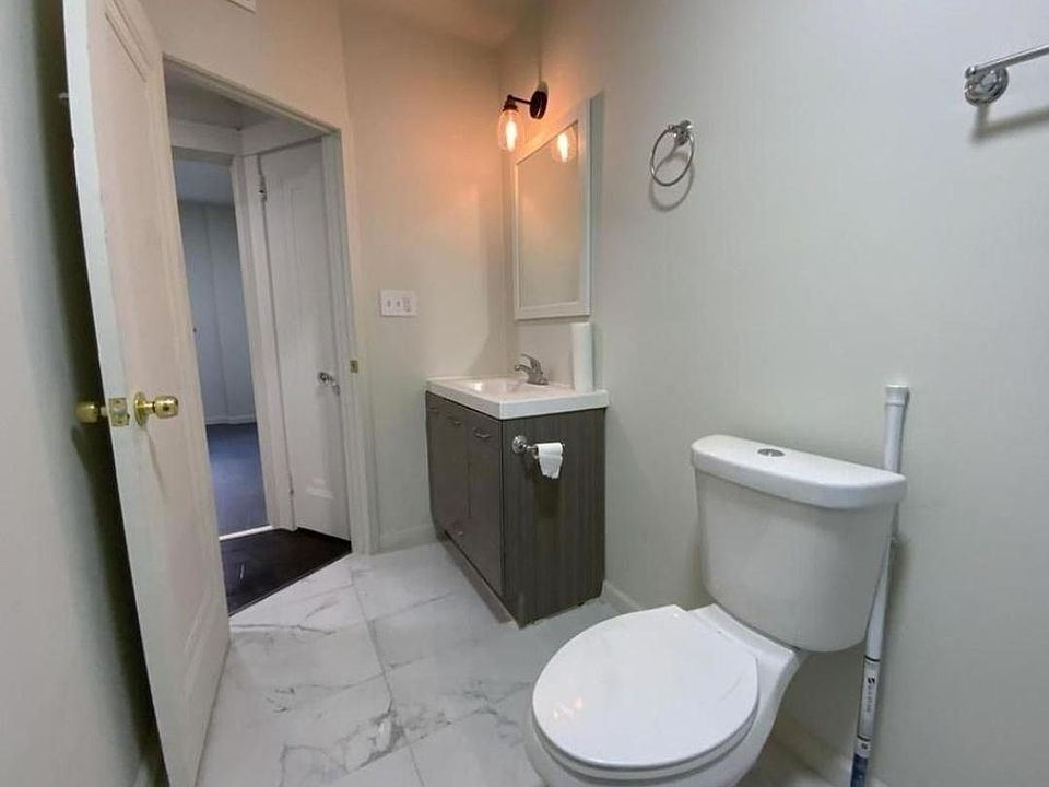 1st image of 5673 Hobart St Unit 10