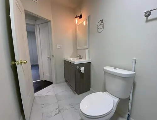 5673 Hobart St #10 Photo 1