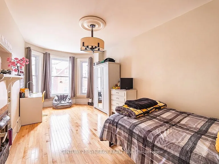 229 Charlotte St #2 — Photo 6