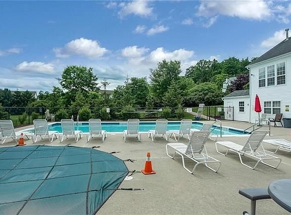 4th image of 3010 Patrick Henry Ct