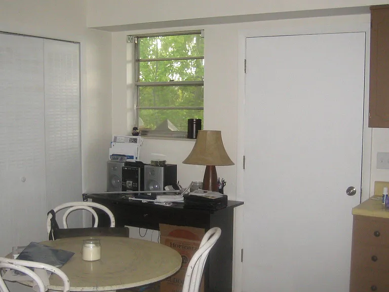 323 N Columbine St #B — Photo 11