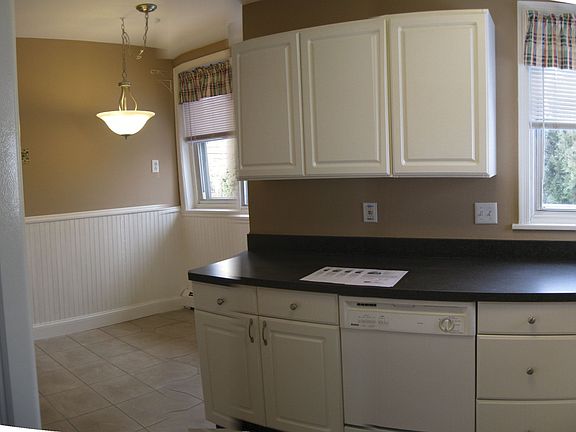5th image of 115 E Springfield Rd