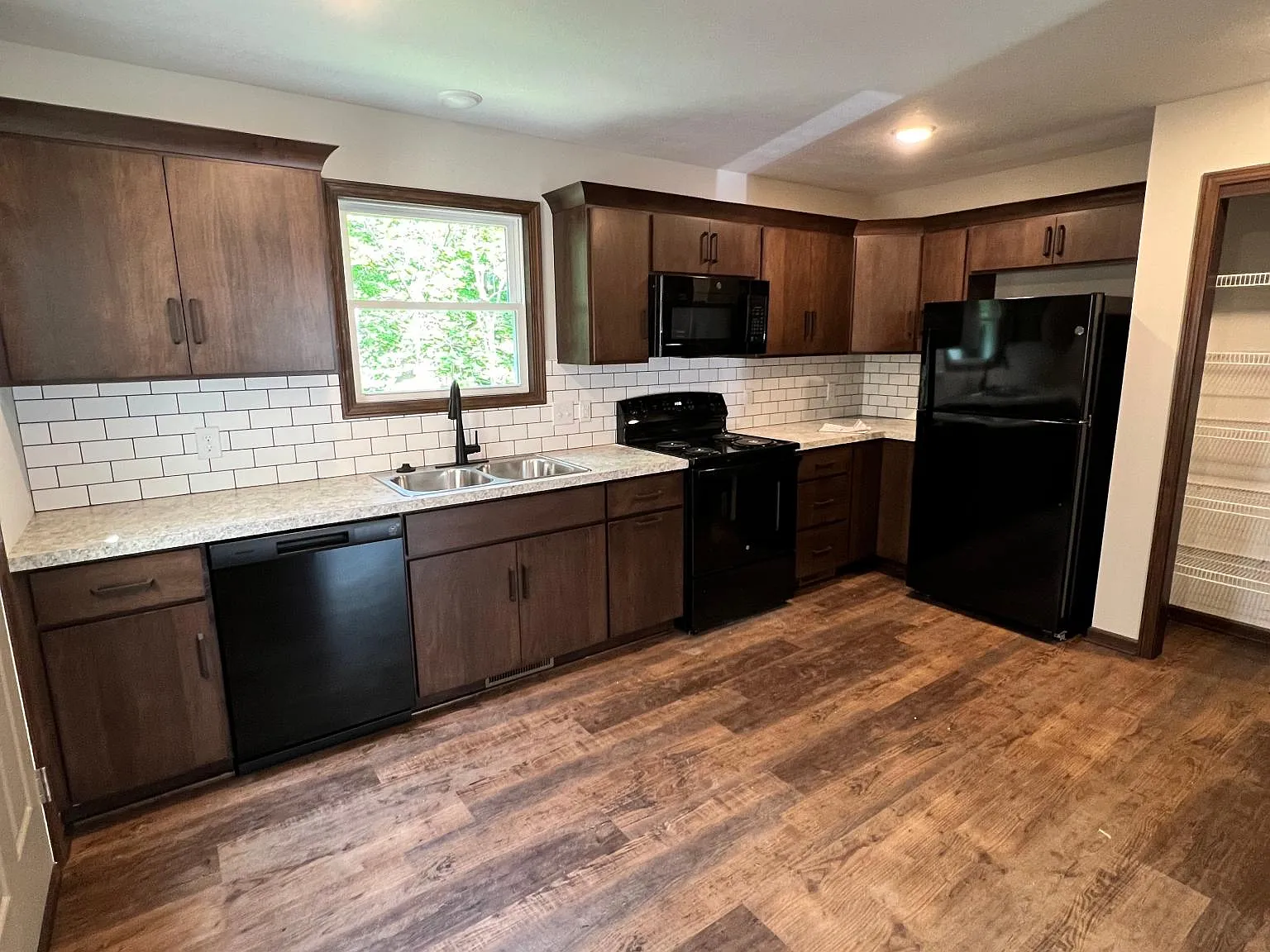 2 bed, $1,400 — Photo 2