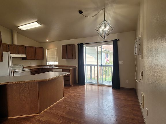 3rd image of 1208 Westbrook Loop APT A