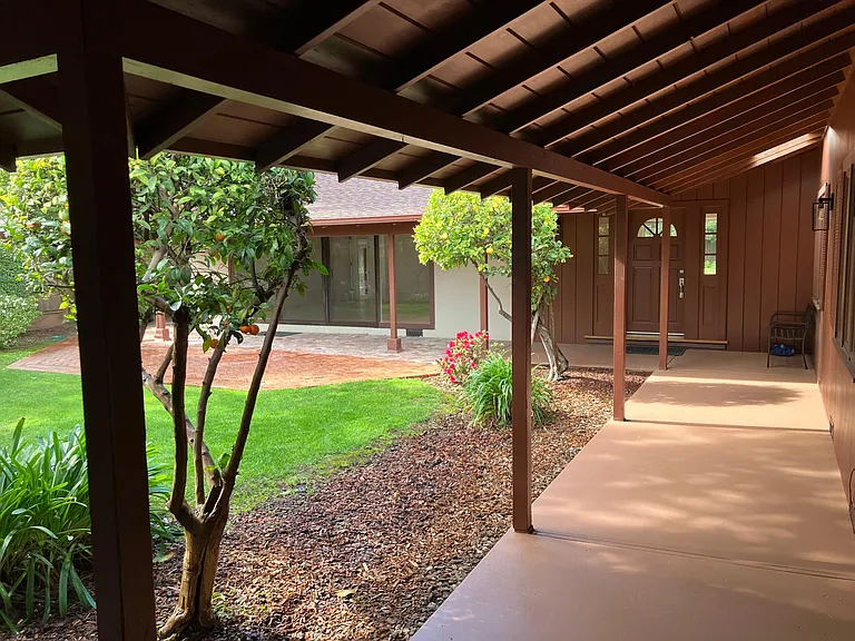 1660 Oak Ave — Photo 5