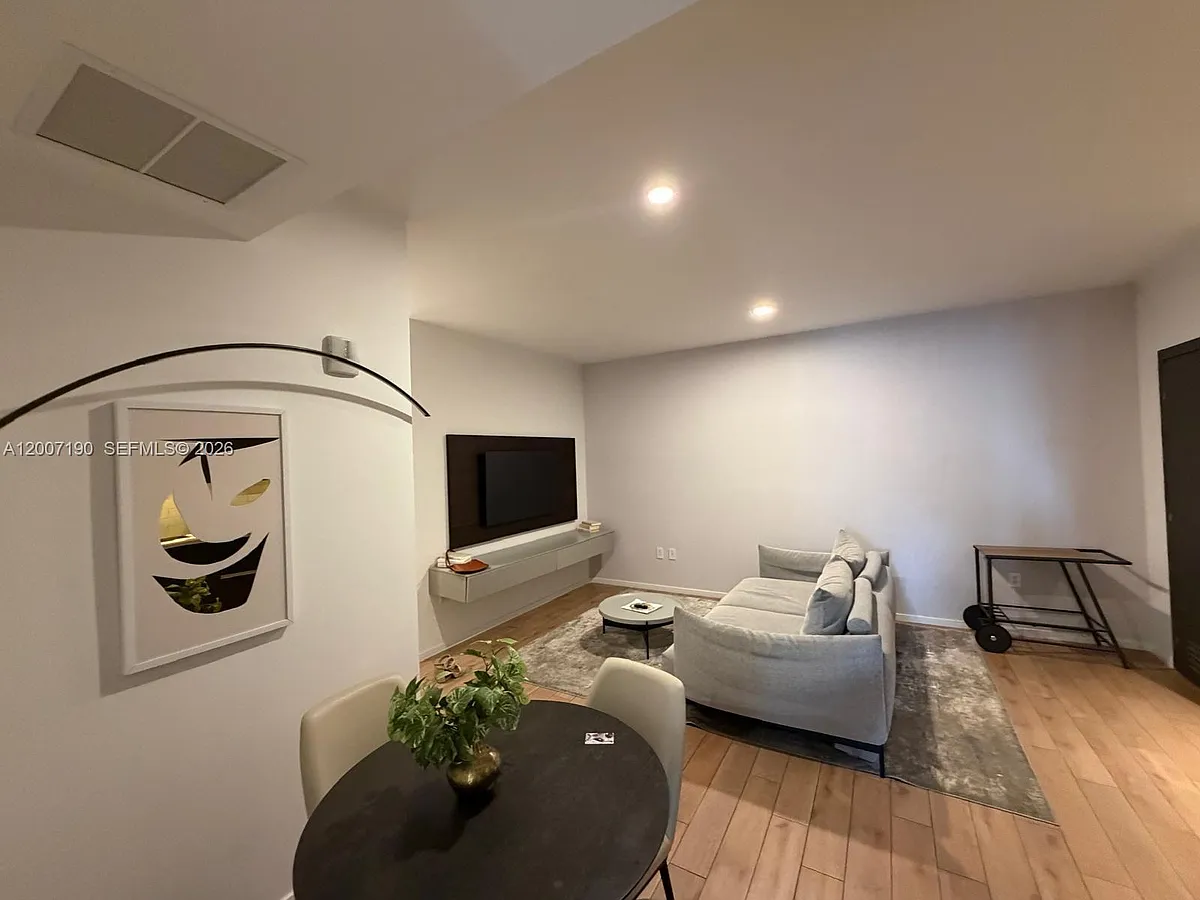 Building Photo - 398 NE 5th St #2015