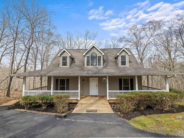 744 Runaway Bay Rd, Lynch Station, VA 24571