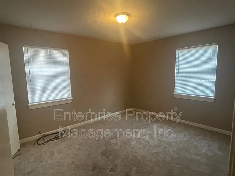 1982 Goldbrier Ln — Photo 7