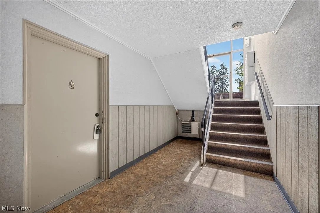 2 bed, 1100 sqft, $1,350 — Photo 2