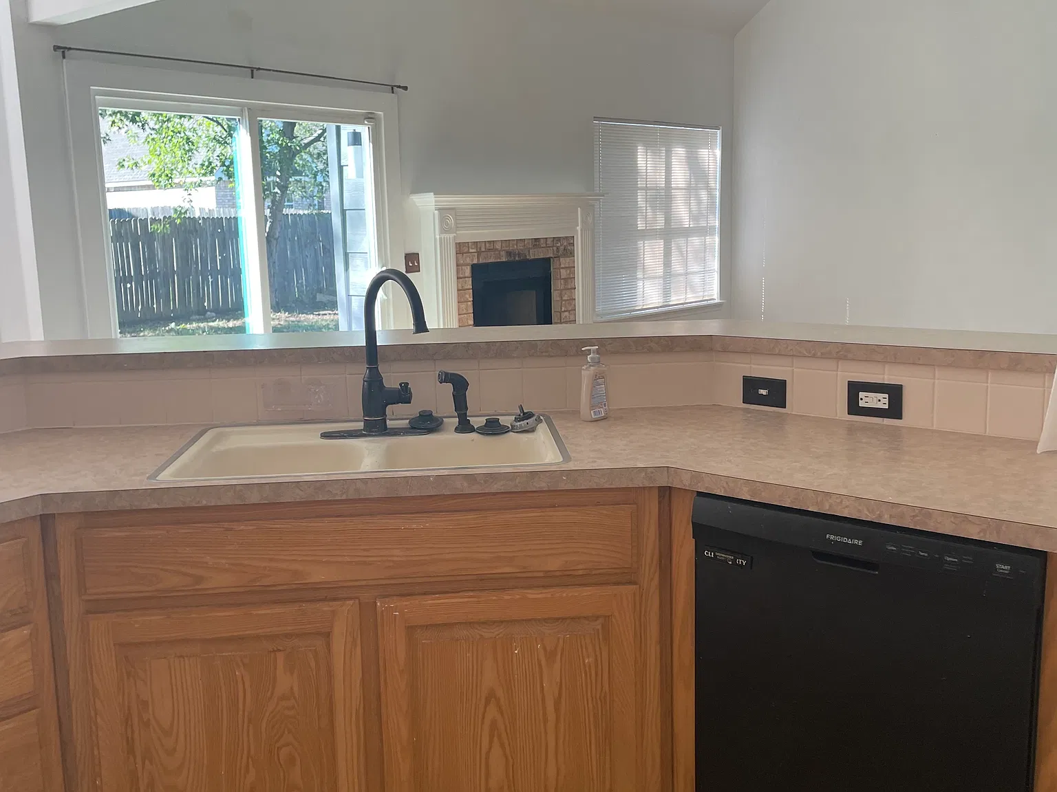 4 bed, 2185 sqft, $1,975 — Photo 3