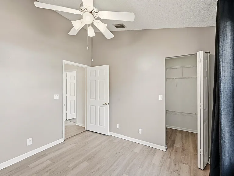 1852 Capeside Cir — Photo 17