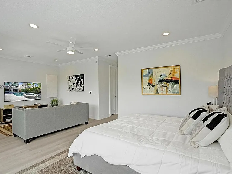 453 SW 5th Ave — Photo 40
