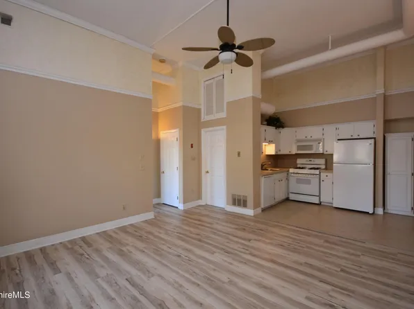 81 Dartmouth St APT 201, Pittsfield, MA 01201