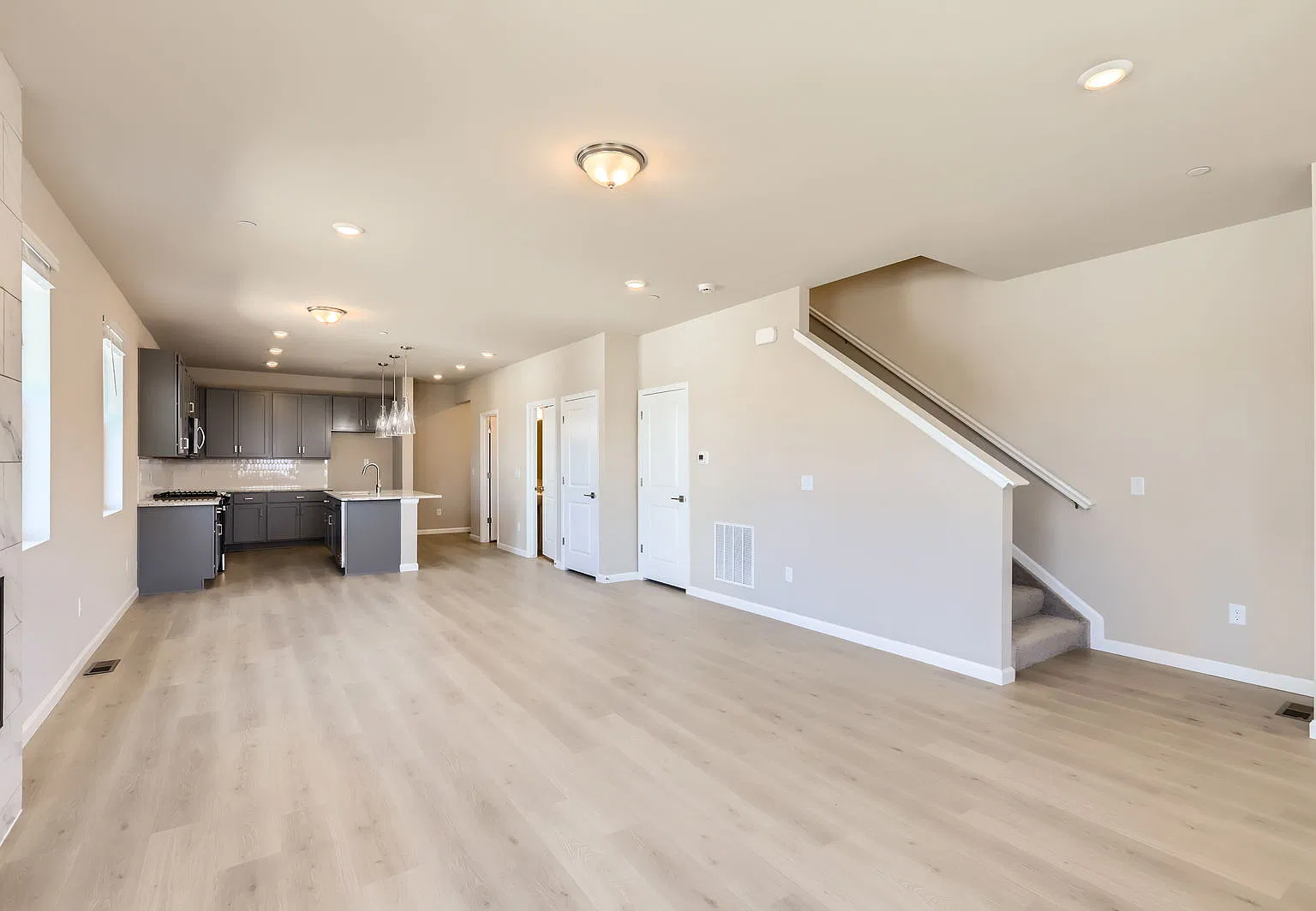 4 bed, 3.5 bath, 2049 sqft, $2,895 — Photo 3