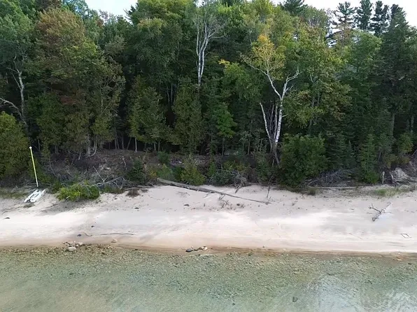 1321 Bayview Dr, Kewadin, MI 49648