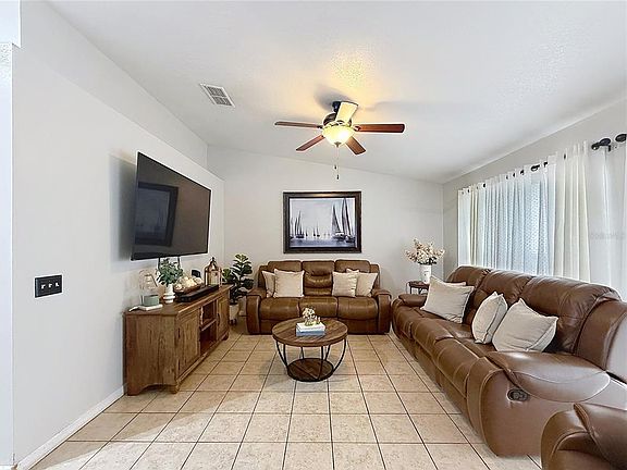 3rd image of 522-524 IMPERIAL PLACE
