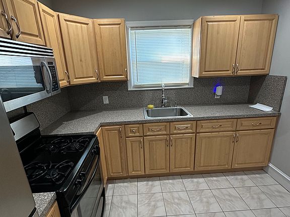 3rd image of 208 Page Ave Floor 2