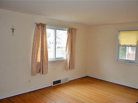 4th image of 354 W Girard Blvd