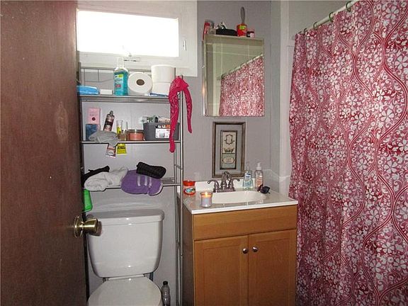 4th image of 309 Klondike Dr