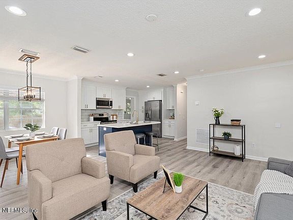 4th image of 933 ARLINGWOOD Avenue