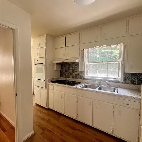 2429 Glenwood Dr NE #B — Photo 6