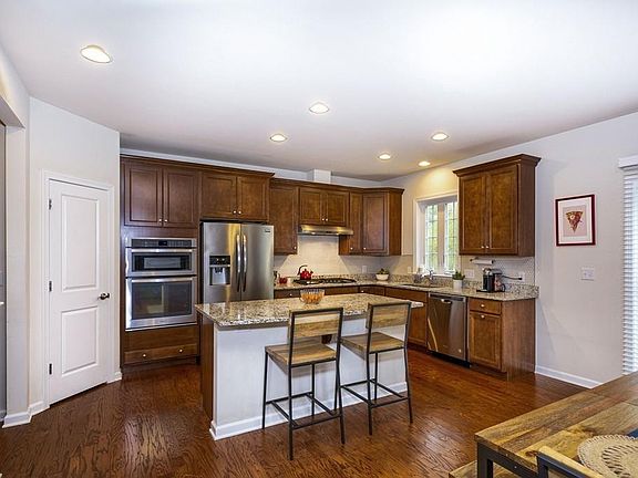 5th image of 154 Stonehaven Dr