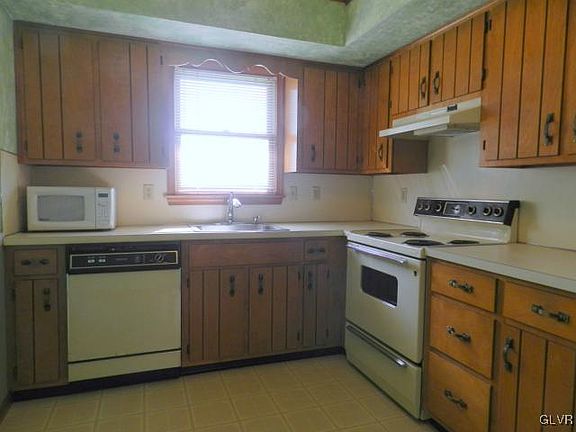 3rd image of 1228 Ann Marie St