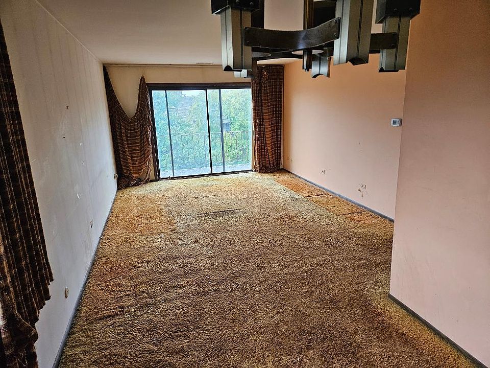 2nd image of 1629 W Greenleaf Ave APT 407