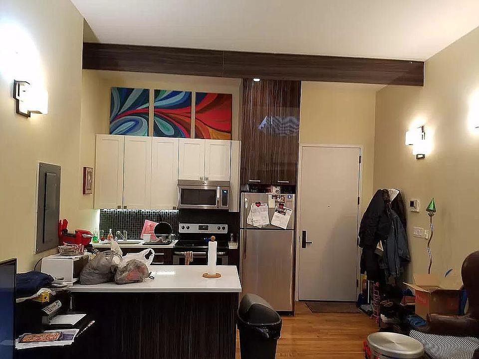 1st image of 142 Graham Ave #1L