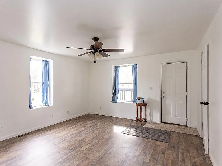 113 Laurel St — Photo 11