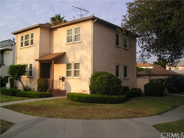 1st image of 10216 S Wilton Pl
