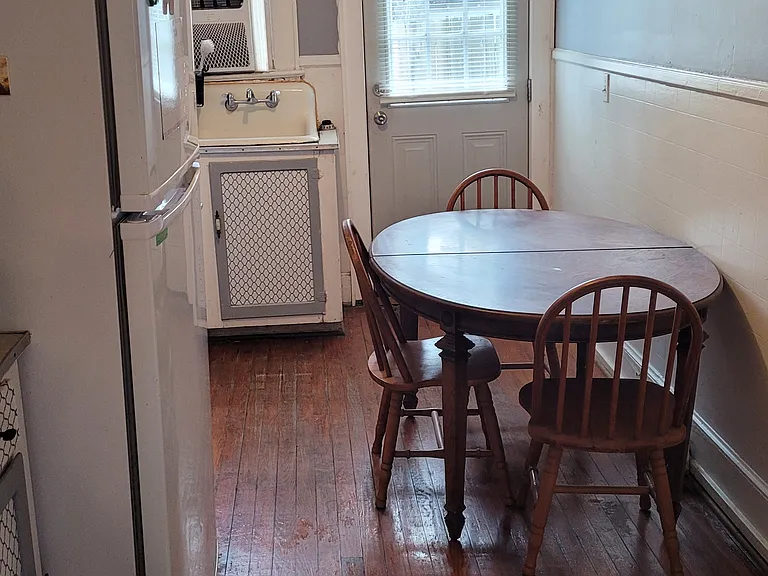 419 Thompson St #B — Photo 4