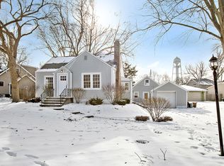 124 Village Rd, Willowbrook, IL 60527