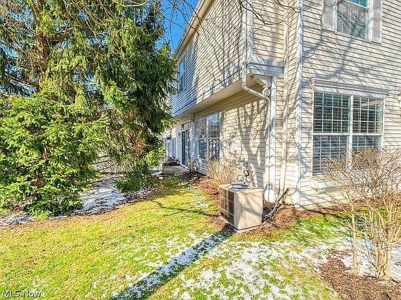 4th image of 26146 Hawthorne Ct #3C