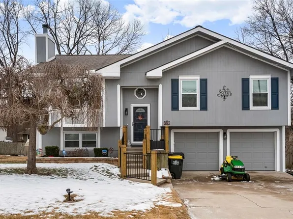 134 Debra St, Lansing, KS 66043