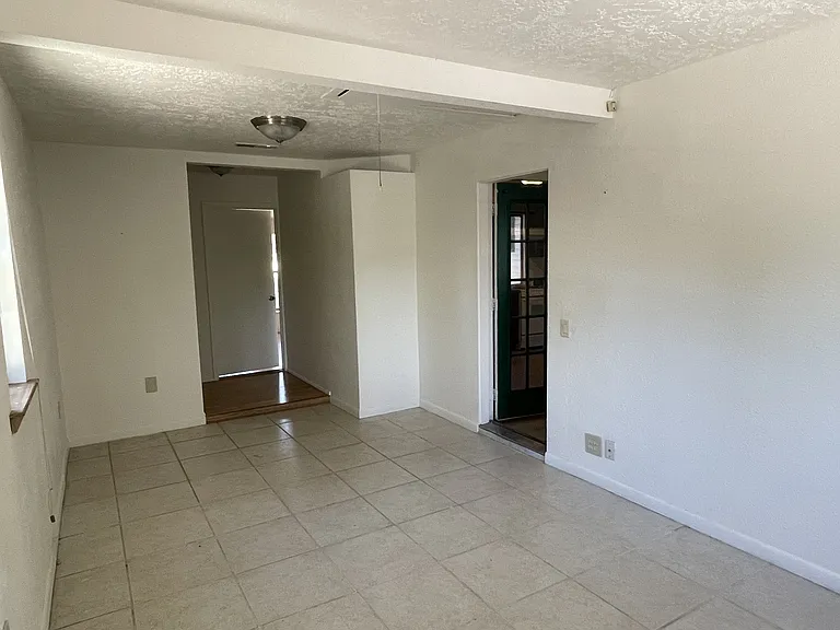 119 S Paseo Del Flag — Photo 6