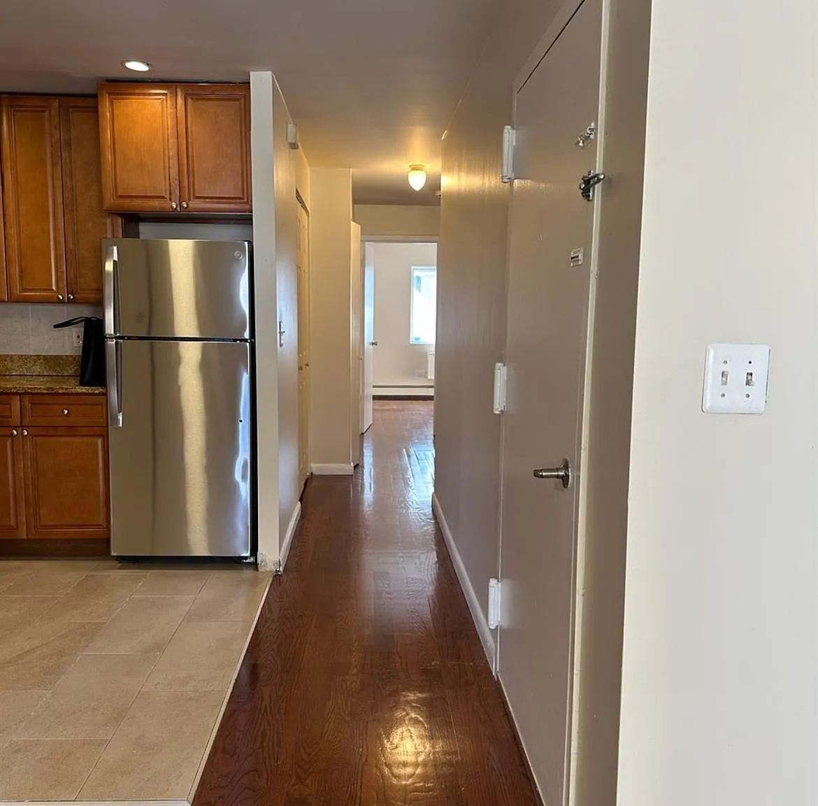 3 bed, 1.0 bath, 1040 sqft, $3,750 — Photo 2
