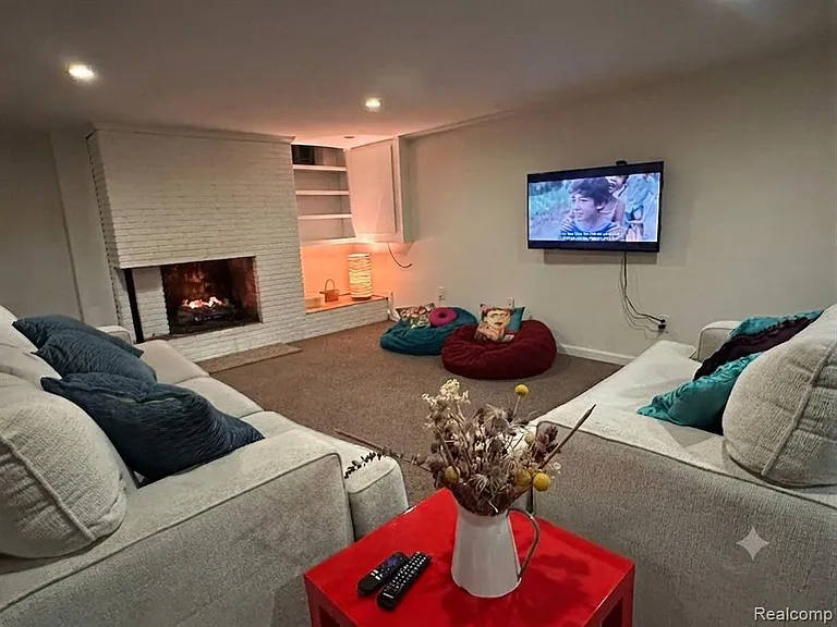 1085 Brooklawn Dr — Photo 4