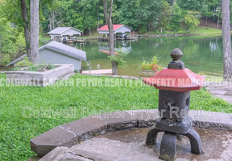 165 Lakeshore Ct — Photo 44
