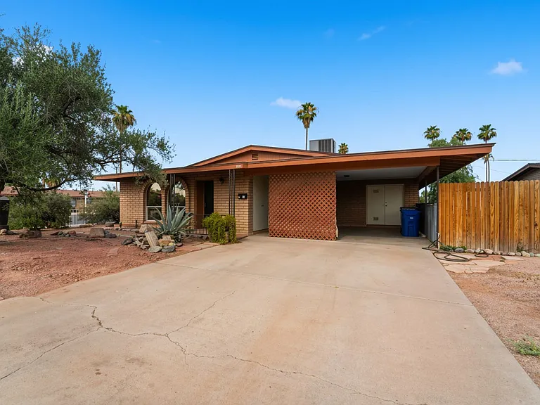 1107 N July Cir — Photo 1