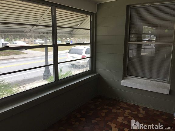 2nd image of 807 Ariana St