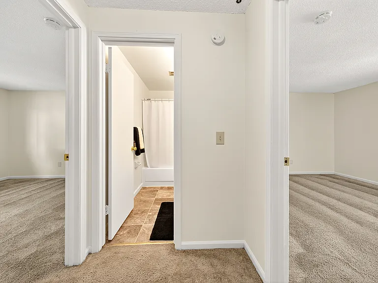 Northampton Apartments — Photo 18