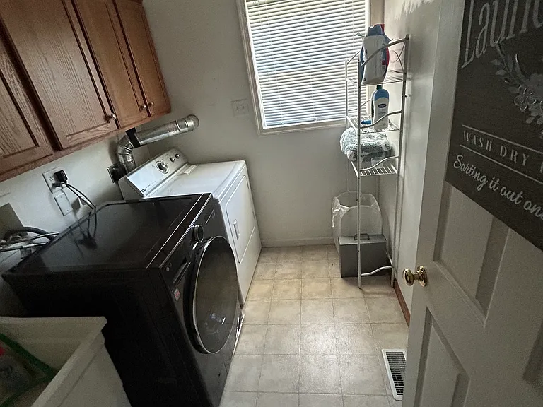 1864 Autumnwood Dr — Photo 8