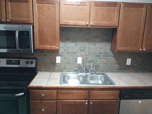 4th image of 914 E 39th St APT 1E